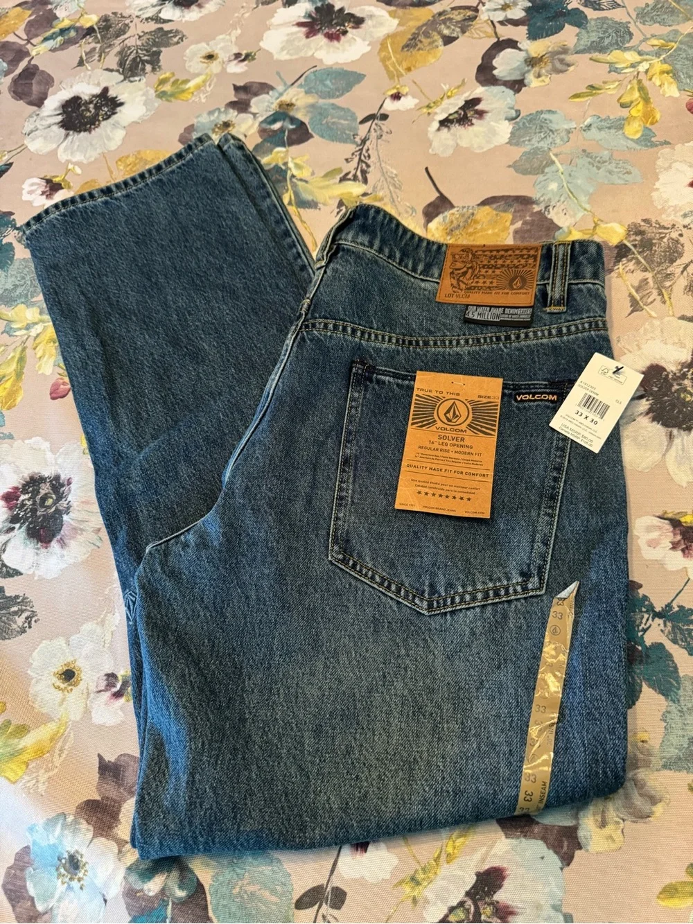 Volcom Men's Blue Relaxed Solver Jeans - Classic Denim Size 33/30
